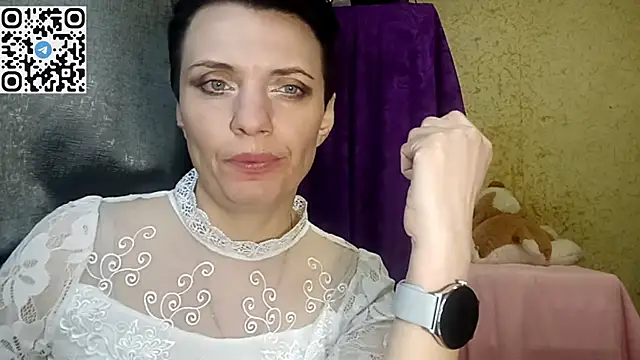 HotMamaQueen234 online show from 5, 4, 2026