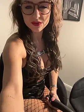 Snapshot of skarletthorne chatting on 4, 4, 2026 skarletthorne online show from 4, 4, 2026