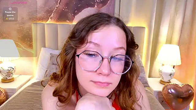 Snapshot of AmelieViolet chatting on 10, 7, 2026 AmelieViolet online show from 10, 7, 2026