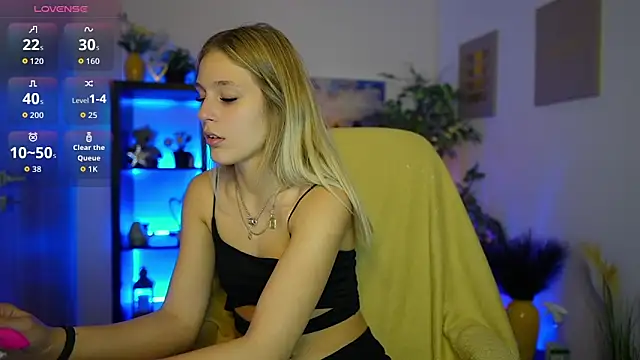 Snapshot of Luna_Grace18 chatting on 9, 5, 2026 Luna Grace18 online show from 9, 5, 2026