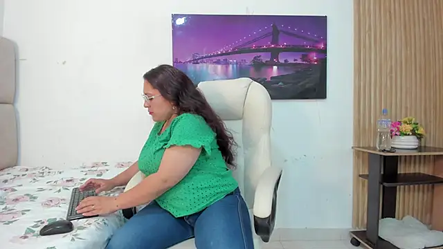 Reina Mia1 online show from 16, 4, 2026