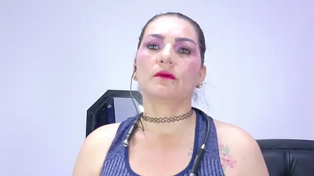 Snapshot of Scarlet_Hiit chatting on 4, 6, 2026 Scarlet Hiit online show from 4, 6, 2026