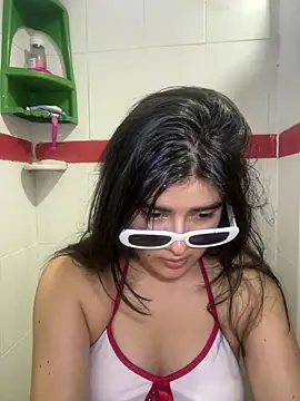 LinaEvansonn online show from 13, 4, 2026