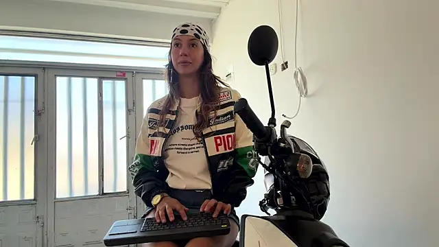 Snapshot of Julieta_Jol chatting on 1, 6, 2026 Julieta Jol online show from 1, 6, 2026