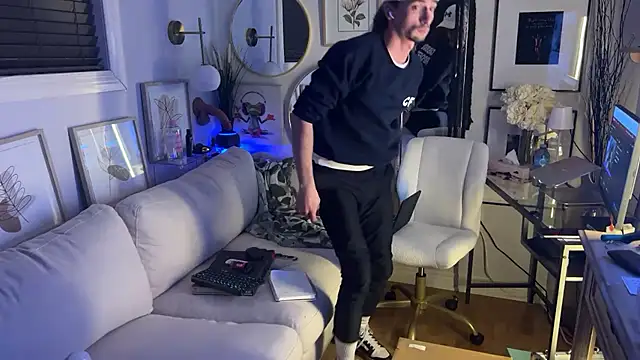 Snapshot of DylanBrook chatting on 7, 4, 2026 DylanBrook online show from 7, 4, 2026