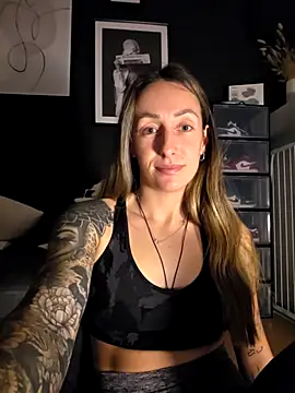 Snapshot of NicoleKaiser chatting on 1, 4, 2026 NicoleKaiser online show from 1, 4, 2026