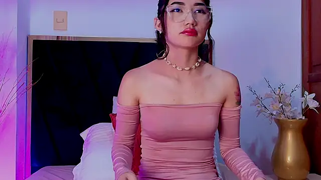 Snapshot of ParisFlowerr chatting on 2, 4, 2026 ParisFlowerr online show from 2, 4, 2026