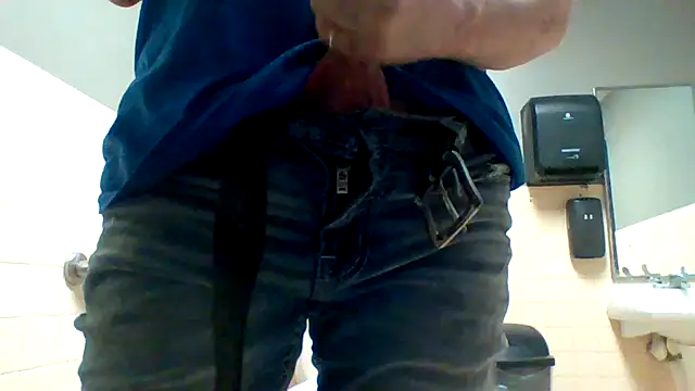 Snapshot of riotstarter187 chatting on 5, 4, 2026 riotstarter187 online show from 5, 4, 2026