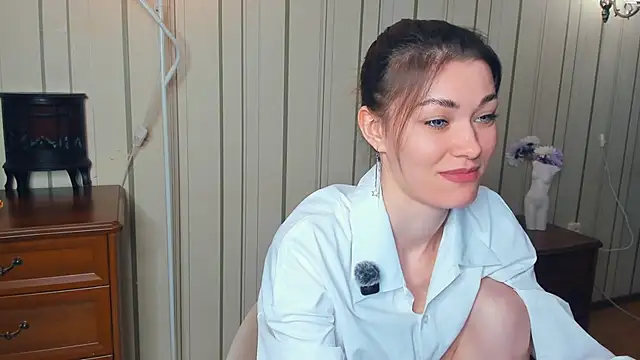 JulissaLipoma online show from 10, 4, 2026
