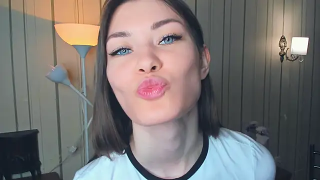 JulissaLipoma online show from 25, 4, 2026