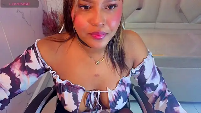 Snapshot of naomitp chatting on 5, 6, 2026 naomitp online show from 5, 6, 2026