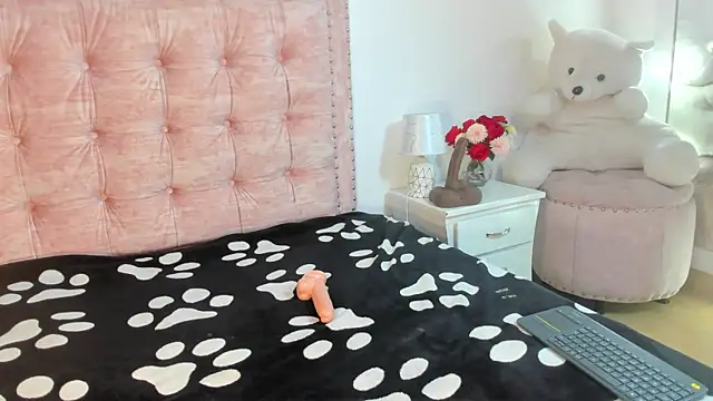Snapshot of AilinRose chatting on 17, 4, 2026 AilinRose online show from 17, 4, 2026