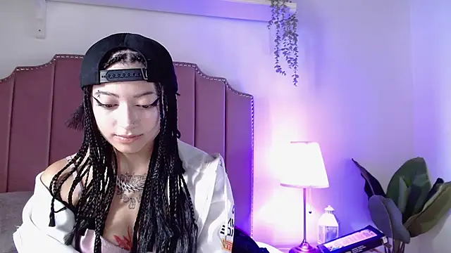 Snapshot of shiny_foxeyes chatting on 2, 4, 2026 shiny foxeyes online show from 2, 4, 2026
