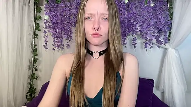 Snapshot of ElfGirlAna chatting on 4, 6, 2026 ElfGirlAna online show from 4, 6, 2026