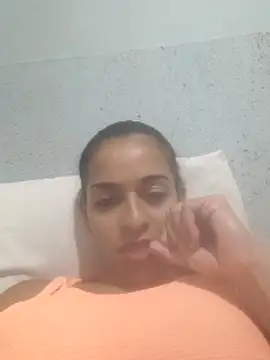 Snapshot of Beatriz2211 chatting on 4, 4, 2026 Beatriz2211 online show from 4, 4, 2026