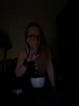 LizzieZ1975 online show from 16, 5, 2026