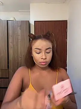 Snapshot of Kloe_rousse01 chatting on 21, 5, 2026 Kloe rousse01 online show from 21, 5, 2026