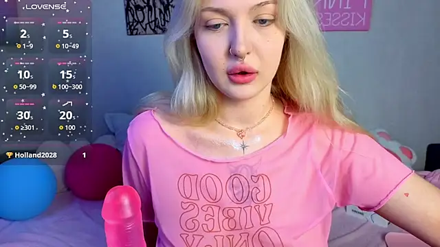 Snapshot of BlondieSummer chatting on 12, 6, 2026 BlondieSummer online show from 12, 6, 2026