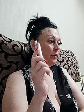 Snapshot of HelgaDennis chatting on 3, 7, 2026 HelgaDennis online show from 3, 7, 2026