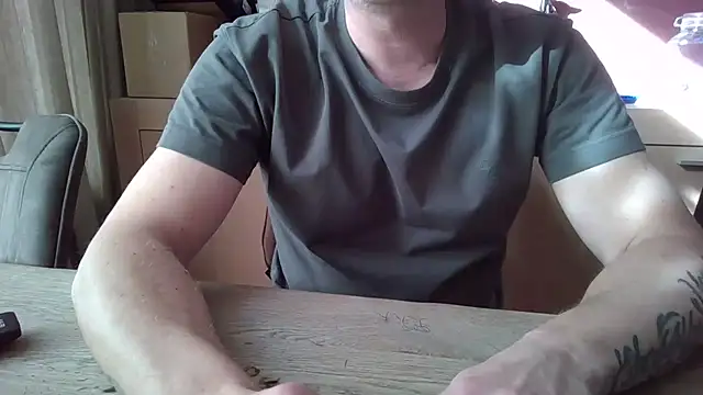 Snapshot of Essie_deLona chatting on 20, 3, 2026 Essie deLona online show from 20, 3, 2026