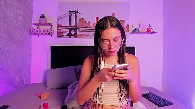 SofiaLujan  online show from 29, 4, 2026