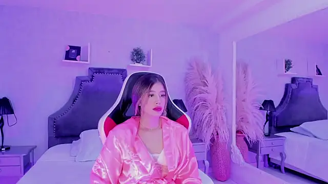 EmilyJohnsoon online show from 25, 4, 2026