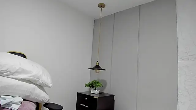 kira relish online show from 29, 4, 2026