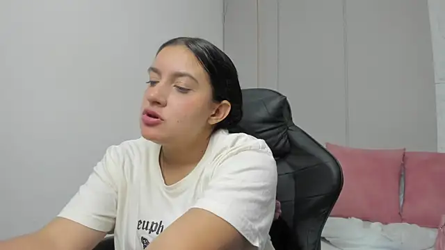 kira relish online show from 27, 6, 2026