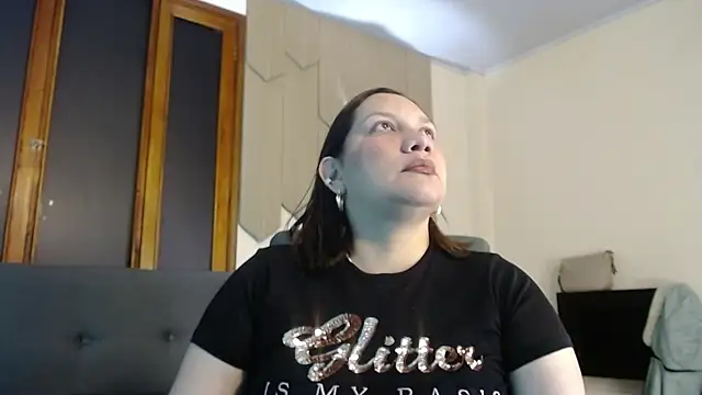 mia coral1 online show from 15, 4, 2026