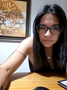 Gia-and-Lara online show from 20, 5, 2026