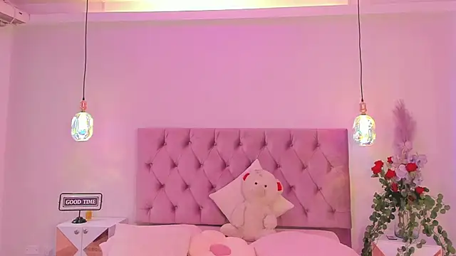 Snapshot of SofiaBloomm chatting on 16, 5, 2026 SofiaBloomm online show from 16, 5, 2026