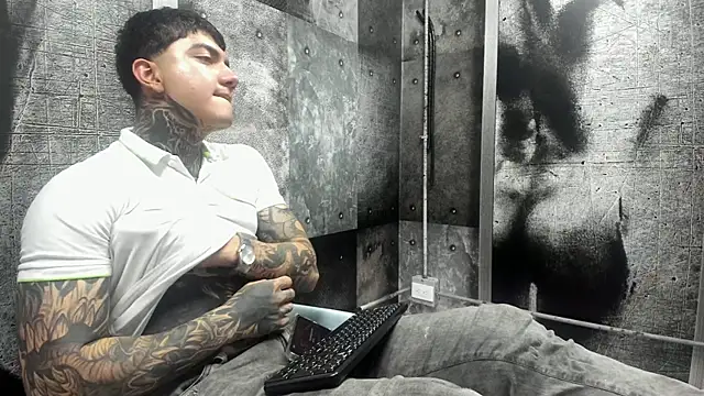 Snapshot of Gury_tattoo chatting on 1, 7, 2026 Gury tattoo online show from 1, 7, 2026