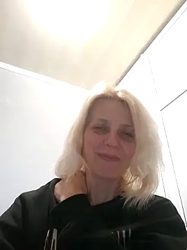 Snapshot of MiaLove183 chatting on 2, 4, 2026 MiaLove183 online show from 2, 4, 2026