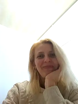 Snapshot of MiaLove183 chatting on 18, 4, 2026 MiaLove183 online show from 18, 4, 2026