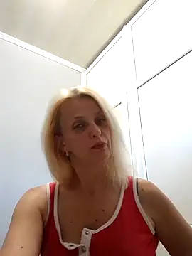 Snapshot of MiaLove183 chatting on 9, 7, 2026 MiaLove183 online show from 9, 7, 2026