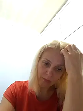 Snapshot of MiaLove183 chatting on 14, 7, 2026 MiaLove183 online show from 14, 7, 2026
