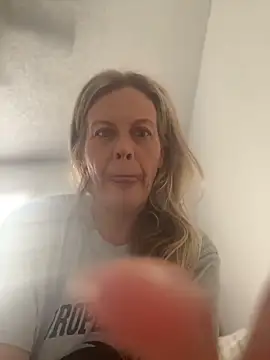 Snapshot of GwenWilde31 chatting on 22, 6, 2026 GwenWilde31 online show from 22, 6, 2026