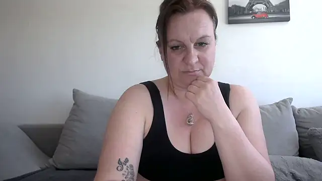 Snapshot of HotPussy785 chatting on 1, 5, 2026 HotPussy785 online show from 1, 5, 2026