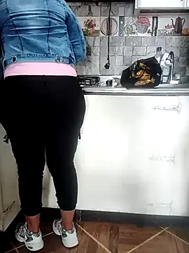 Snapshot of sexymomsn chatting on 11, 5, 2026 sexymomsn online show from 11, 5, 2026