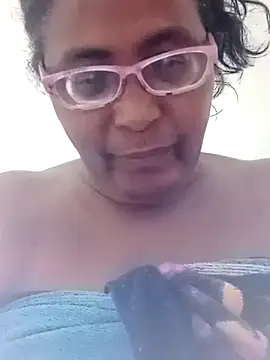 Snapshot of sexymomsn chatting on 5, 8, 2026 sexymomsn online show from 5, 8, 2026