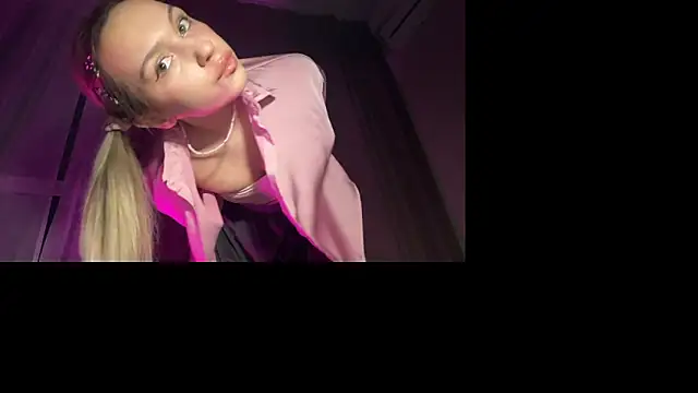 Snapshot of Candy_Loveee chatting on 25, 3, 2026 Candy Loveee online show from 25, 3, 2026