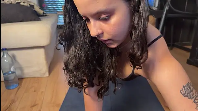 Snapshot of rossilaari chatting on 14, 6, 2026 rossilaari online show from 14, 6, 2026