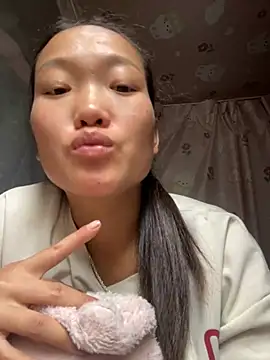 Snapshot of Jolinie chatting on 4, 5, 2026 Jolinie online show from 4, 5, 2026