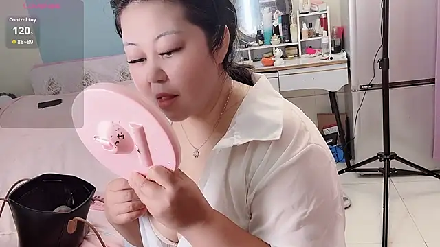 Snapshot of zhenzhen_bb chatting on 9, 4, 2026 zhenzhen bb online show from 9, 4, 2026