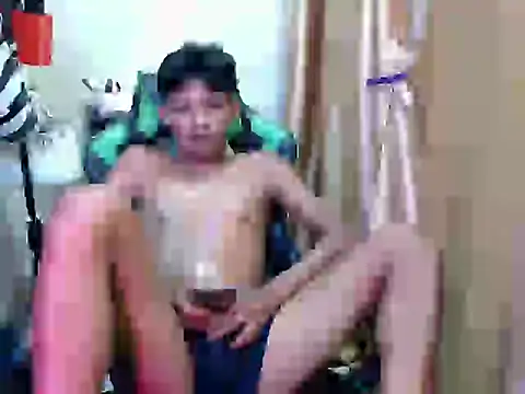 Snapshot of pinoy_lowey18 chatting on 19, 5, 2026 pinoy lowey18 online show from 19, 5, 2026