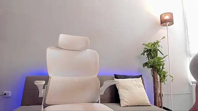 Snapshot of hashi_wood chatting on 13, 4, 2026 hashi wood online show from 13, 4, 2026