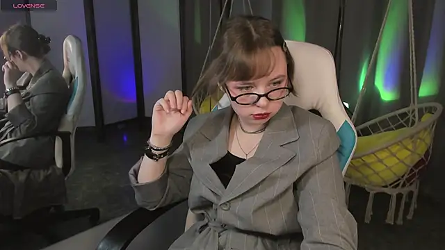 LeonaHicks online show from 28, 4, 2026