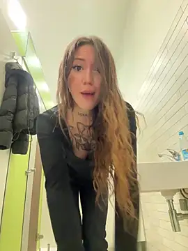 Snapshot of SaintSquirt chatting on 27, 5, 2026 SaintSquirt online show from 27, 5, 2026