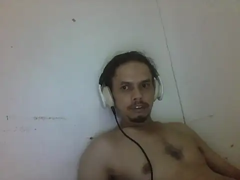 Snapshot of Raku2386 chatting on 13, 4, 2026 Raku2386 online show from 13, 4, 2026
