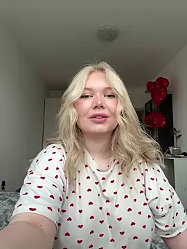Snapshot of cutiejuliee chatting on 13, 5, 2026 cutiejuliee online show from 13, 5, 2026